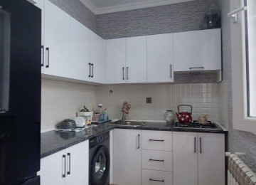 Masazrda 3 otaq heyet evi satllr kurslu qosa dasdan tiklib