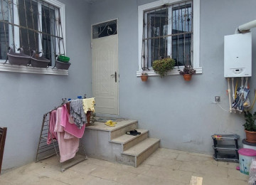 Masazrda 3 otaq heyet evi satllr kurslu qosa dasdan tiklib