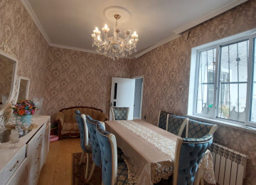 Masazrda 3 otaq heyet evi satllr kurslu qosa dasdan tiklib