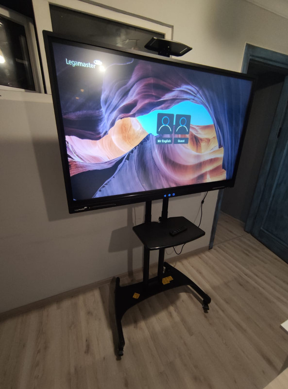 Televizor stendleri satıram 32 düyümden 75 düyüme kimi Televizorlar üçün sürüle bilen