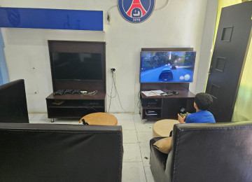 Playstation salon üçün avadanlıqlar satılır. Hamısı birgə