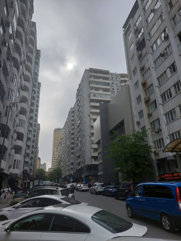 6 PARALEL KÜCƏSİNDƏ YENİ TİKİLİ BİNADA 5 OTAQLİ MƏNZİL Срочная продажа!!Продаётся полноценная 5 комнатная квартира