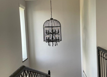 Quba-Qusar yolunun üstünde yerleşen 2 mərtəbəli baq evini