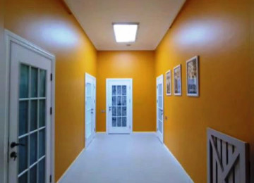 Quba-Qusar yolunun üstünde yerleşen 2 mərtəbəli baq evini