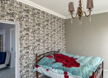 Quba-Qusar yolunun üstünde yerleşen 2 mərtəbəli baq evini