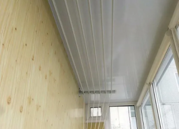 Tavan paltar asilqan