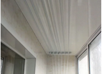 Tavan paltar asilqan