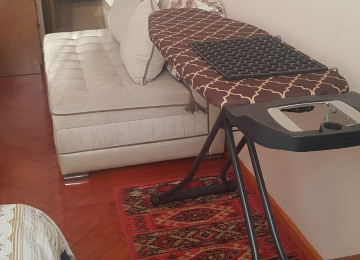 В центре по проспекту Нефтяников около Девичьей Башни