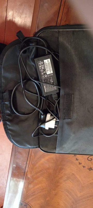 Toshiba notbuk Toshiba notbuk tam işləkdir. Çantası, adapteri də var.