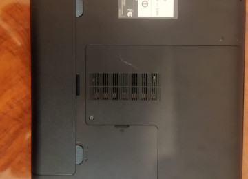 Toshiba notbuk tam işləkdir. Çantası, adapteri də var.