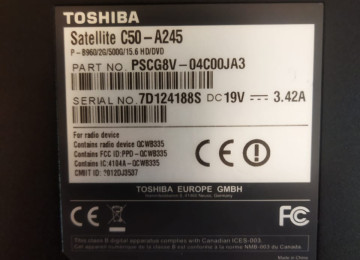 Toshiba notbuk tam işləkdir. Çantası, adapteri də var.