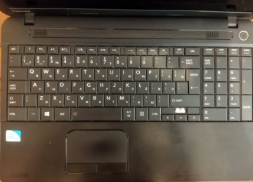 Toshiba notbuk tam işləkdir. Çantası, adapteri də var.