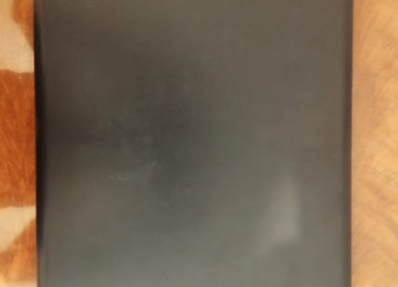 Toshiba notbuk tam işləkdir. Çantası, adapteri də var.