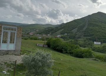 3.5 hektar ərazi satílír Altíaĝacda yol kenarínda 3.5