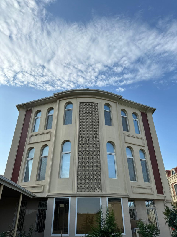 Villa satílír Badamdarda VILLA satılır, 3 mərtəbəli 6 otaqlı Badamdar qəs.3-cü