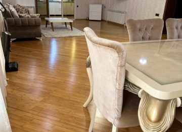 VILLA satılır, 3 mərtəbəli 6 otaqlı Badamdar qəs.3-cü