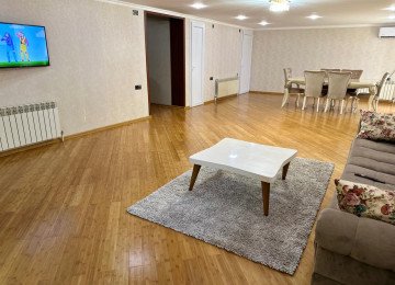 VILLA satılır, 3 mərtəbəli 6 otaqlı Badamdar qəs.3-cü