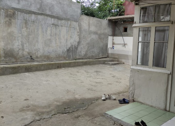 Məhlə EVİ satílír Gəncə Şəhəri Mərkəz 6 nömrəli məktəbin