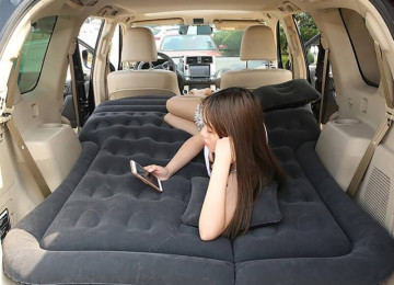 Çatırılma var. Hava Döşəyi. Avtomobil, səyahət, kampinq,