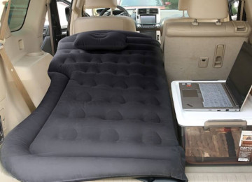 Çatırılma var. Hava Döşəyi. Avtomobil, səyahət, kampinq,