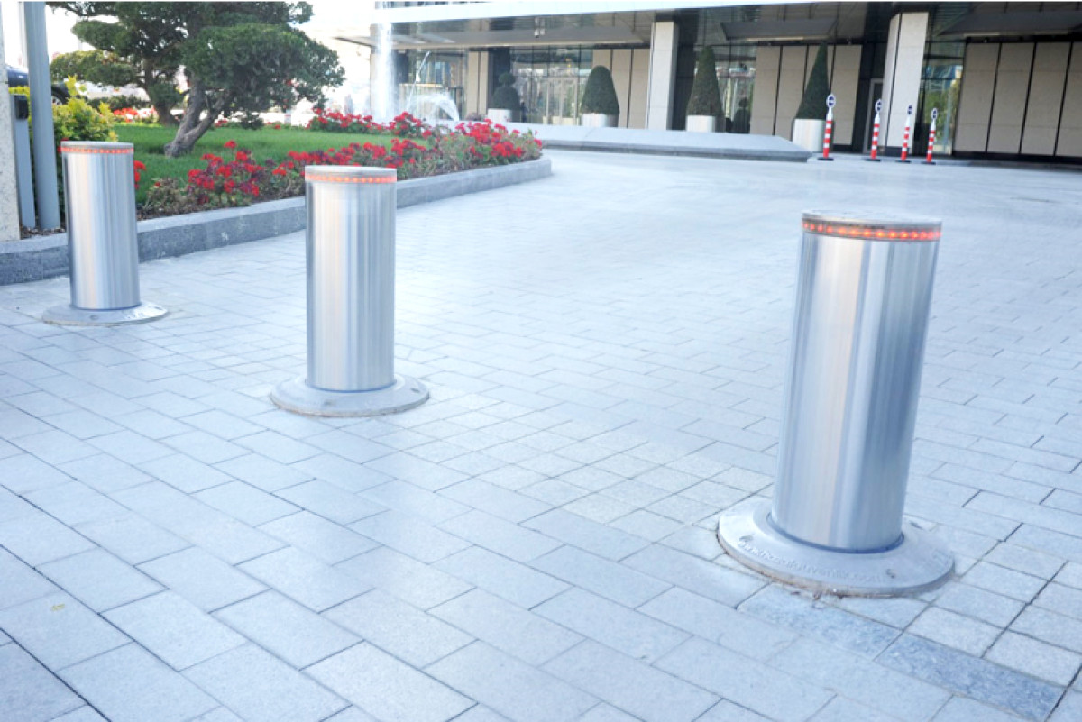 Bollard sistem yerden cixan slaqbaum Size En son Model olan yerden cixan bollard sistemini