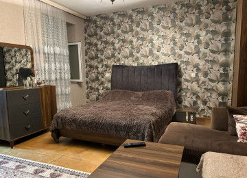 Salam evimi satıram şəxsi evimdi bir həyətdə iki evdir