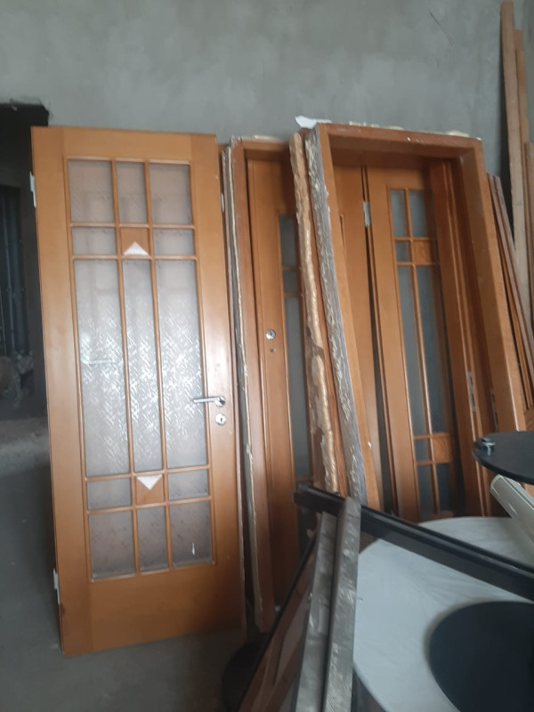 taxta qapılar satılır 4 eded göyüş agacinnan temiz taxta qapilar satılır. Qonaq
