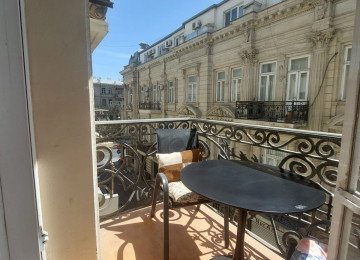 В центре города за к/т Низами от метро Сахиль и до торговой