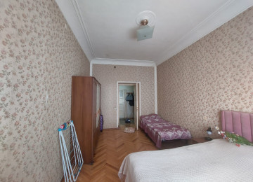 В центре города за к/т Низами от метро Сахиль и до торговой