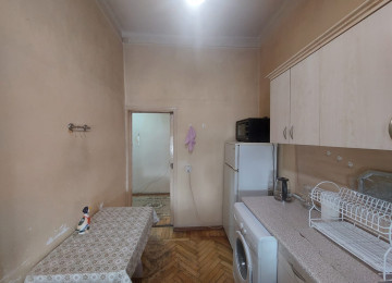 В центре города за к/т Низами от метро Сахиль и до торговой