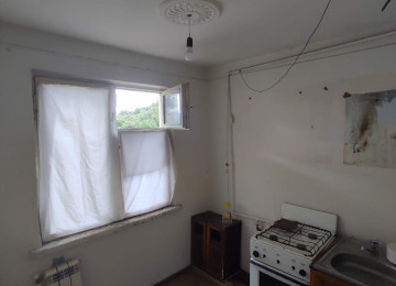 Neftçilər metrosuna yaxın Çobanzadə küçəsində 5 mərtəbəli