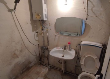 Neftçilər metrosuna yaxın Çobanzadə küçəsində 5 mərtəbəli