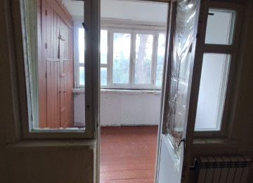 Neftçilər metrosuna yaxın Çobanzadə küçəsində 5 mərtəbəli