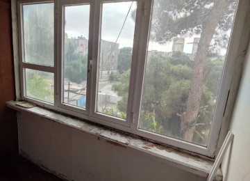 Neftçilər metrosuna yaxın Çobanzadə küçəsində 5 mərtəbəli