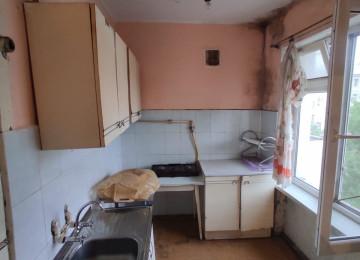 Nərimanovda (Montində) zəif təmirli, kirayə bina evi