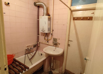 Nərimanovda (Montində) zəif təmirli, kirayə bina evi