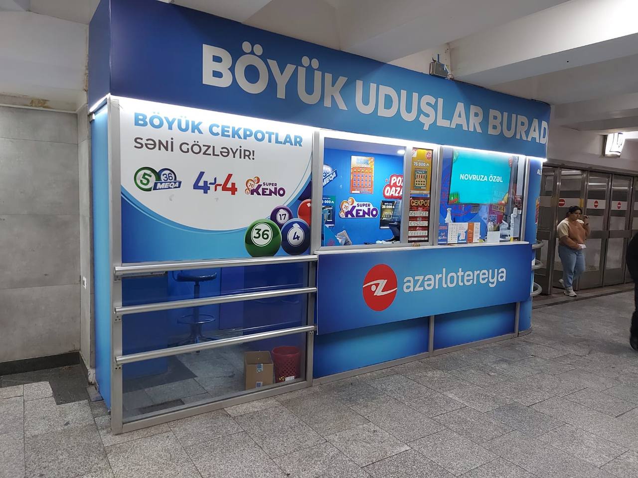 Satıcı (ani bilet satışı üzrə) axtarırıq. İş barədə