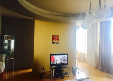 В центре по ул.Рашид Бехбудова 37с рядом с универститетом