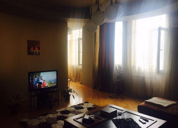 В центре по ул.Рашид Бехбудова 37с рядом с универститетом