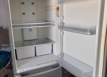 Indesit No Frost Soyuducu 2 Qapili Normal isleyir hecbir