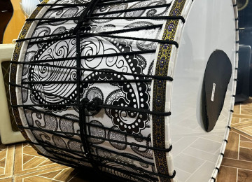 davul Davul çubuqlarla səsləndirilən zərb alətidir. Onun