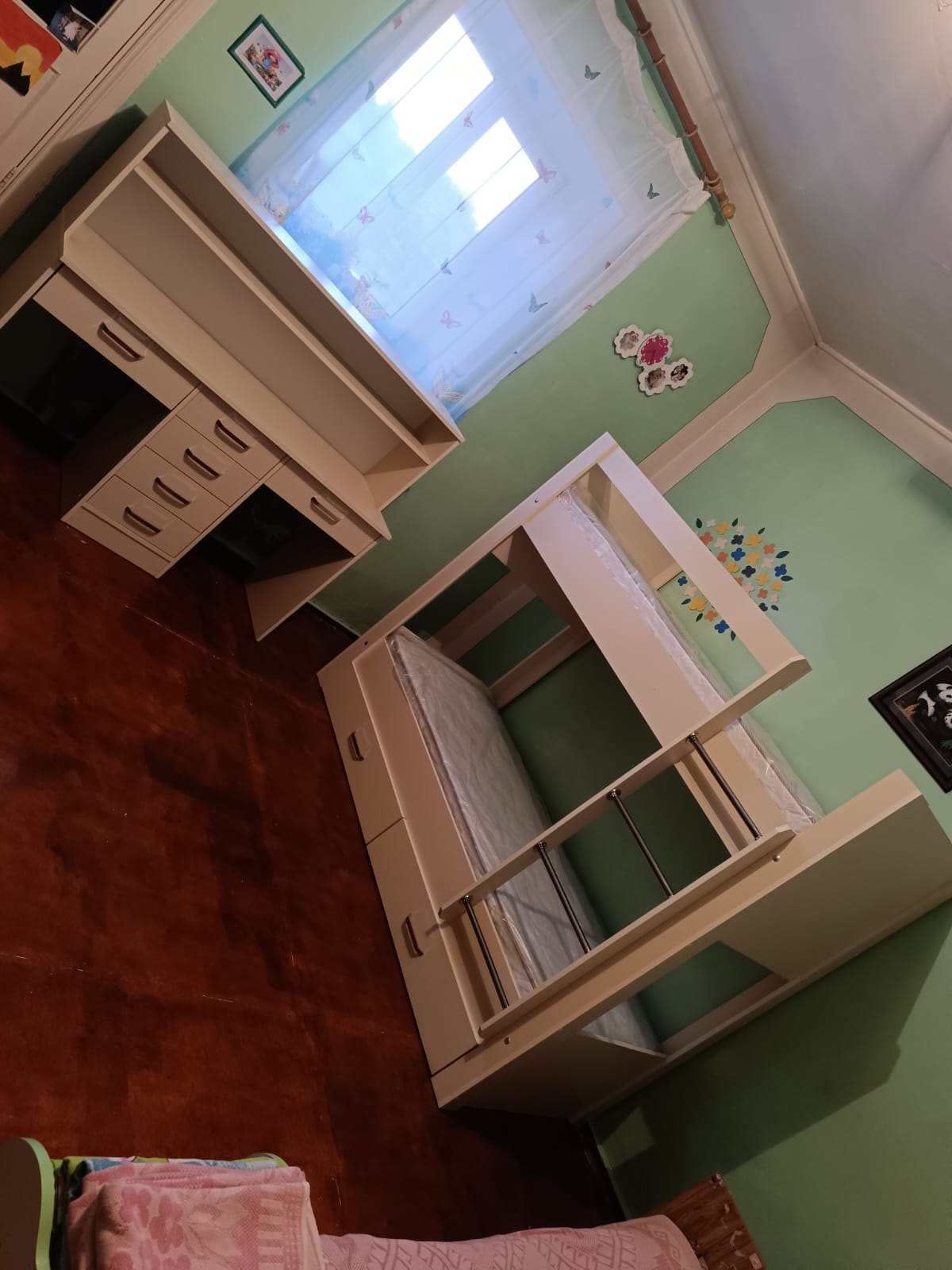 İkimərtəbəli çarpayı+2nəfərlik Yazı masası Sifarişlə