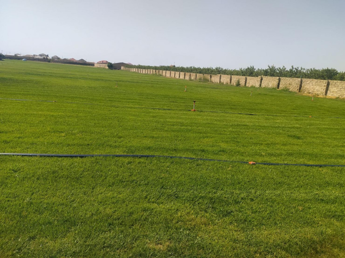 4hektar torpaq satılır Hacıqabul rayonu Atbulaq qəsəbəsində yol qırağı torpaq