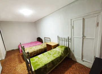 Mərkəzin parkin yaxinliginda, 2 mərtəbəli evin 1ci