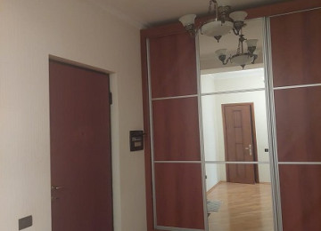 28 may metrosyndan 10 deq məsafədə yerləşən yeni tikili