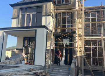 Fasad isleri görülür. Tarsofka Ustasi, Fasad Boya isleri,