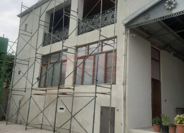 Fasad isleri görülür. Tarsofka Ustasi, Fasad Boya isleri,