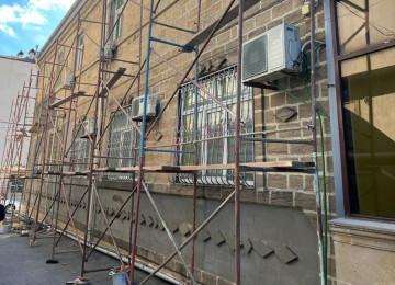 Fasad isleri görülür. Tarsofka Ustasi, Fasad Boya isleri,