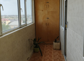 Razin, Bakıxanovda 4 otaqlı mənzil Lahiyə: - kiyev Mərtəbə: