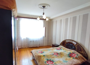 Razin, Bakıxanovda 4 otaqlı mənzil Lahiyə: - kiyev Mərtəbə: